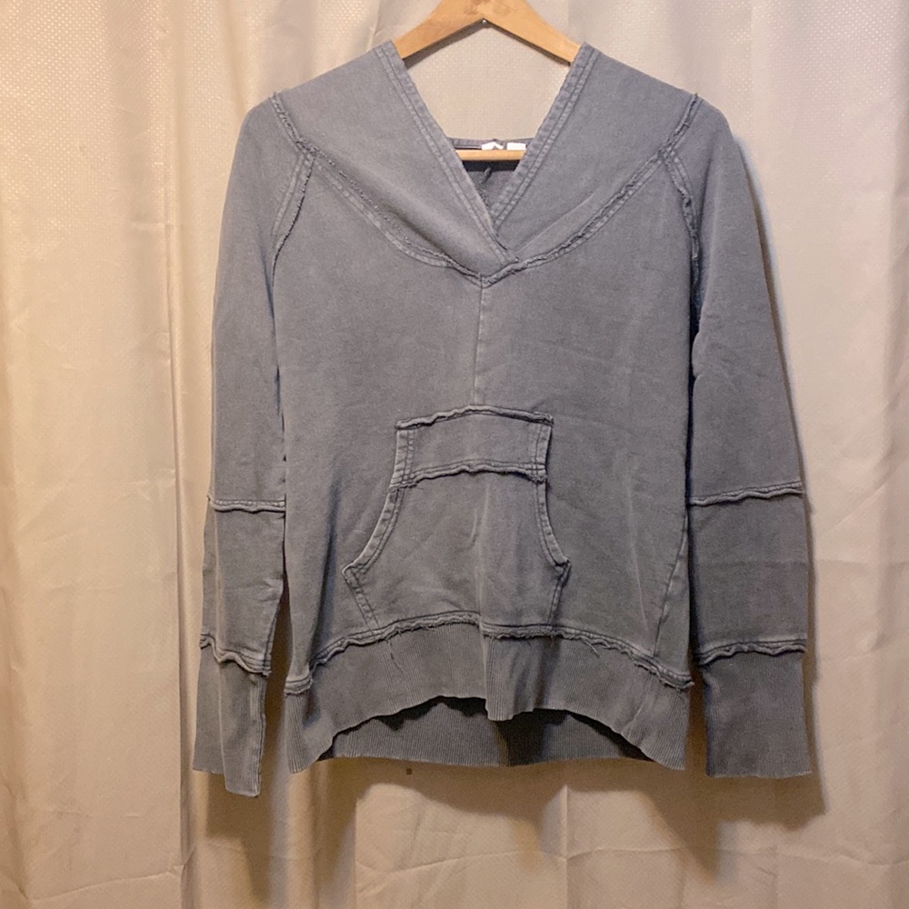 Melrose and Market woman’s V-Neck hoodie size Small